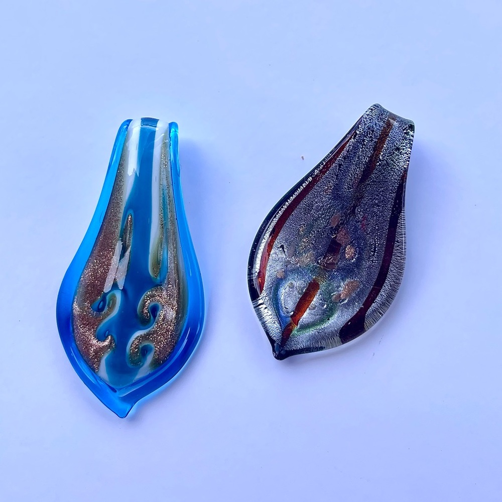 Glass blown metallic/glitter patterned tear drop shaped pendant set